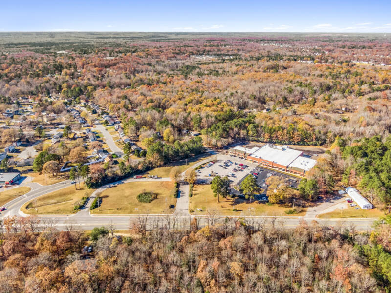 15702 jefferson davis hwy, colonial heights, va  United States