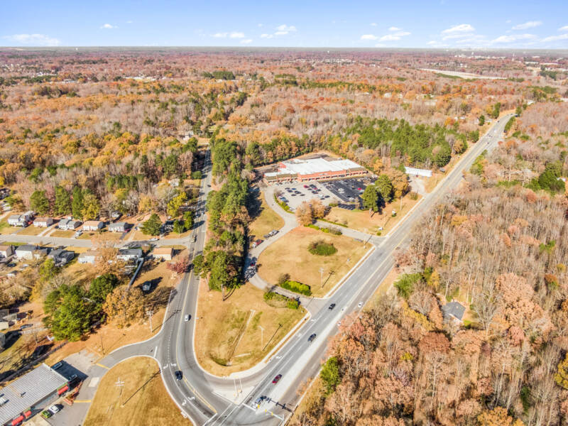 15702 jefferson davis hwy, colonial heights, va  United States